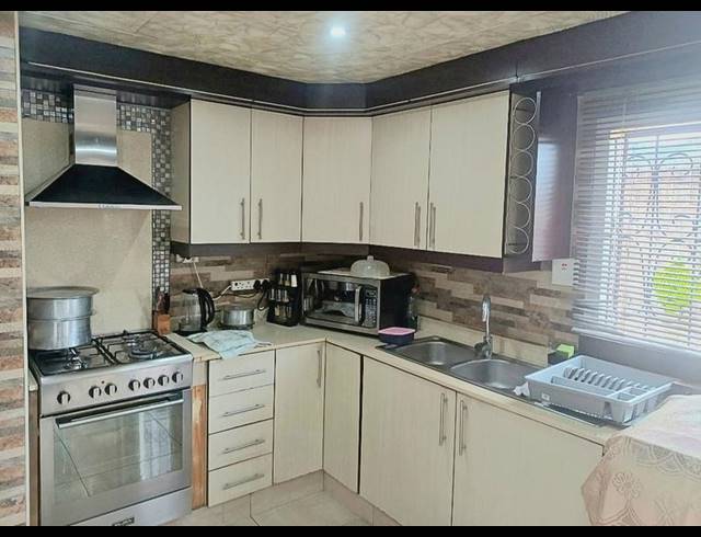 3 BEDROOM HOUSE FOR SALE IN TRENANCE MANOR